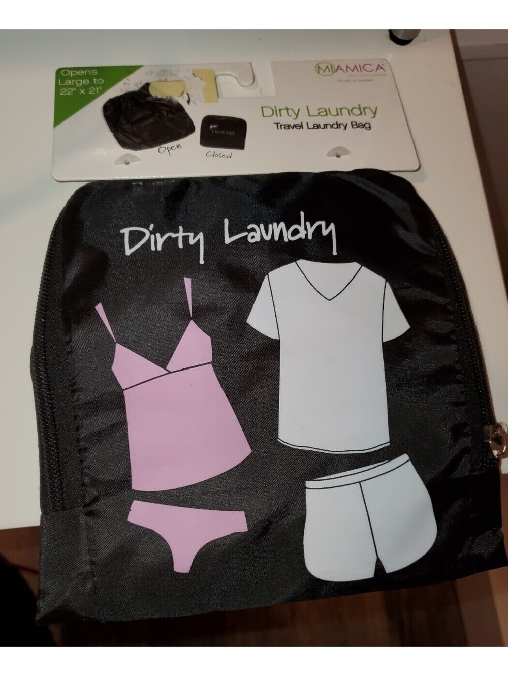 MIAMICA DIRTY LAUNDRY TRAVEL LAUNDRY BAGS  NWT LARGE OPENS UP TO 22" x 21"